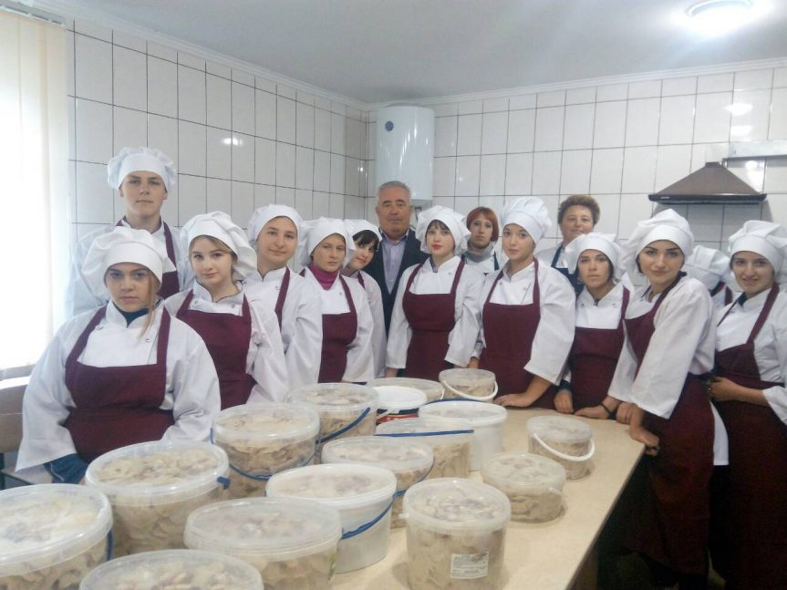 Волонтерська допомога від учнів центру