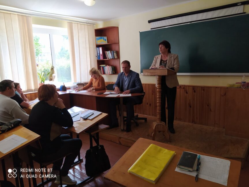 “Немає людей більш допитливих, невгамовних, більш одержимих думками, про творчість як учителі”  В.Сухомлинський