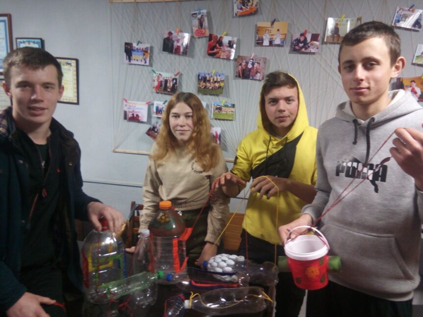 ЕКО акція  “Врятуй пташку – створи годівничку”